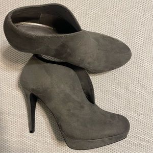 Audrey Brooke Perry Grey platform bootie size 9
